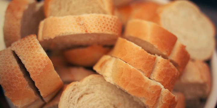 closeup of thickly sliced french bread